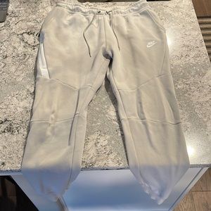 nike tech sweatpants